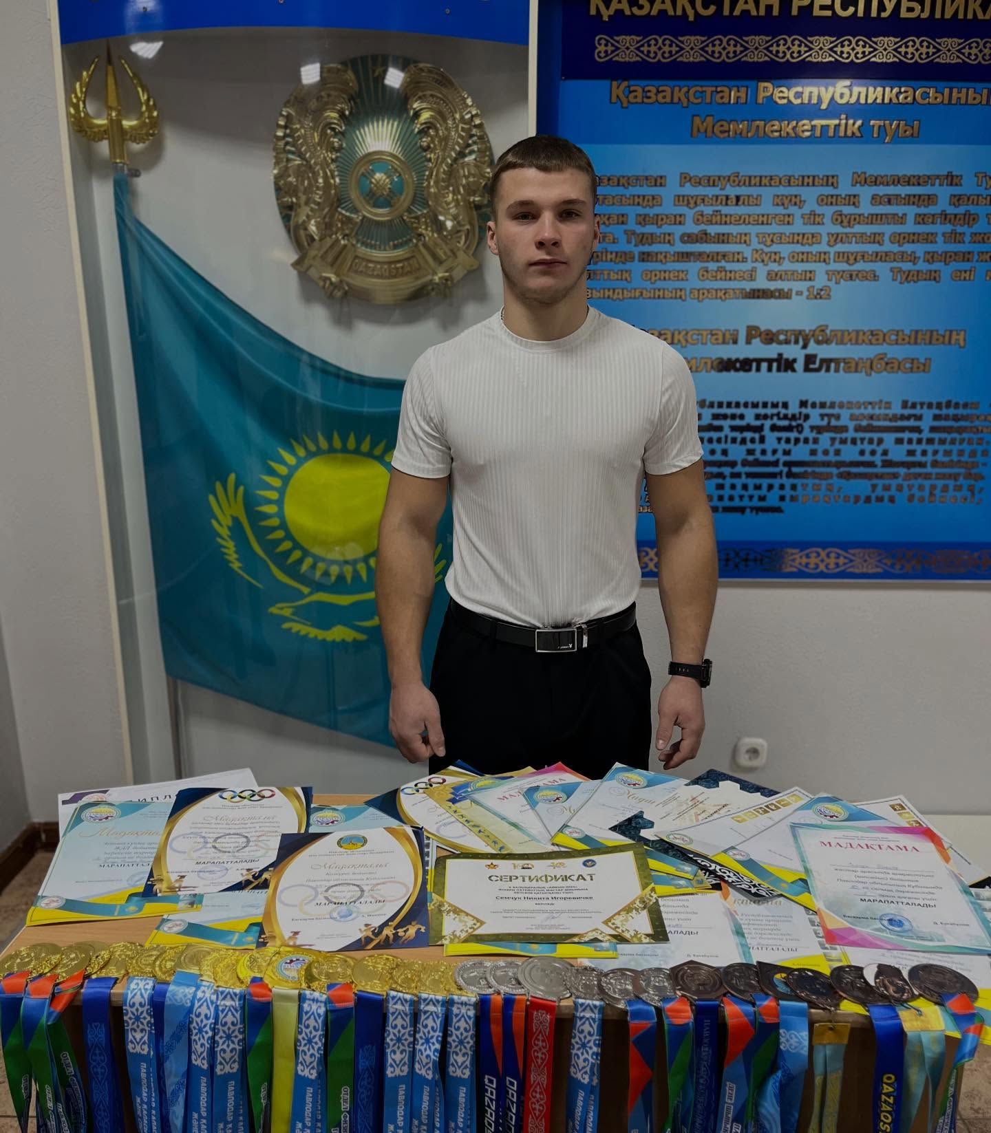 Студент Никита Семчук — многократный чемпион по армрестлингу и гиревому спорту